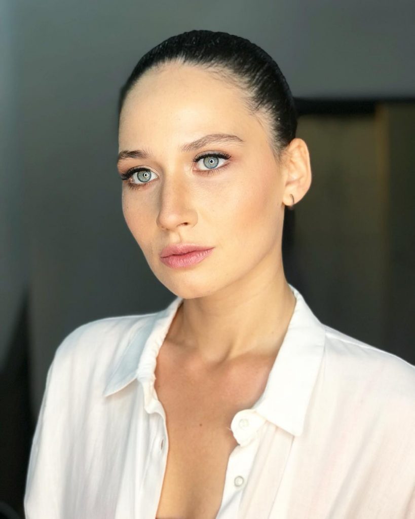 İlayda Çevik Kimdir? 4 ilayda cevik 3