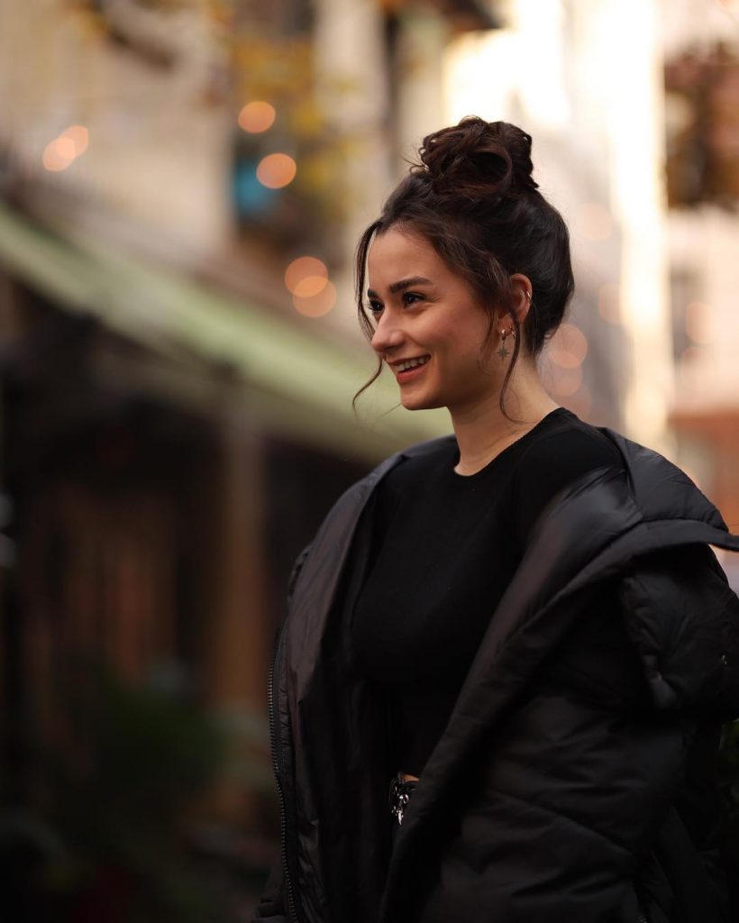 Ece Yaşar Kimdir? 7 ece yasar 6