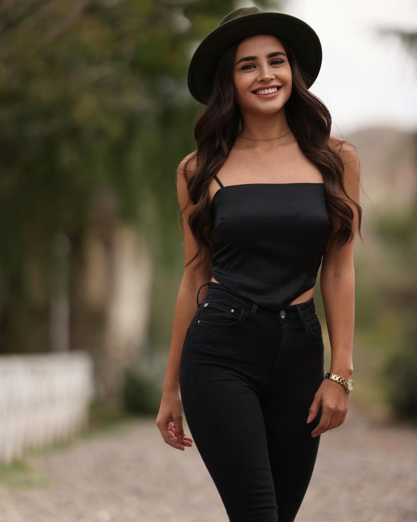 Hazal Çağlar Kimdir? 14 hazal caglar 13