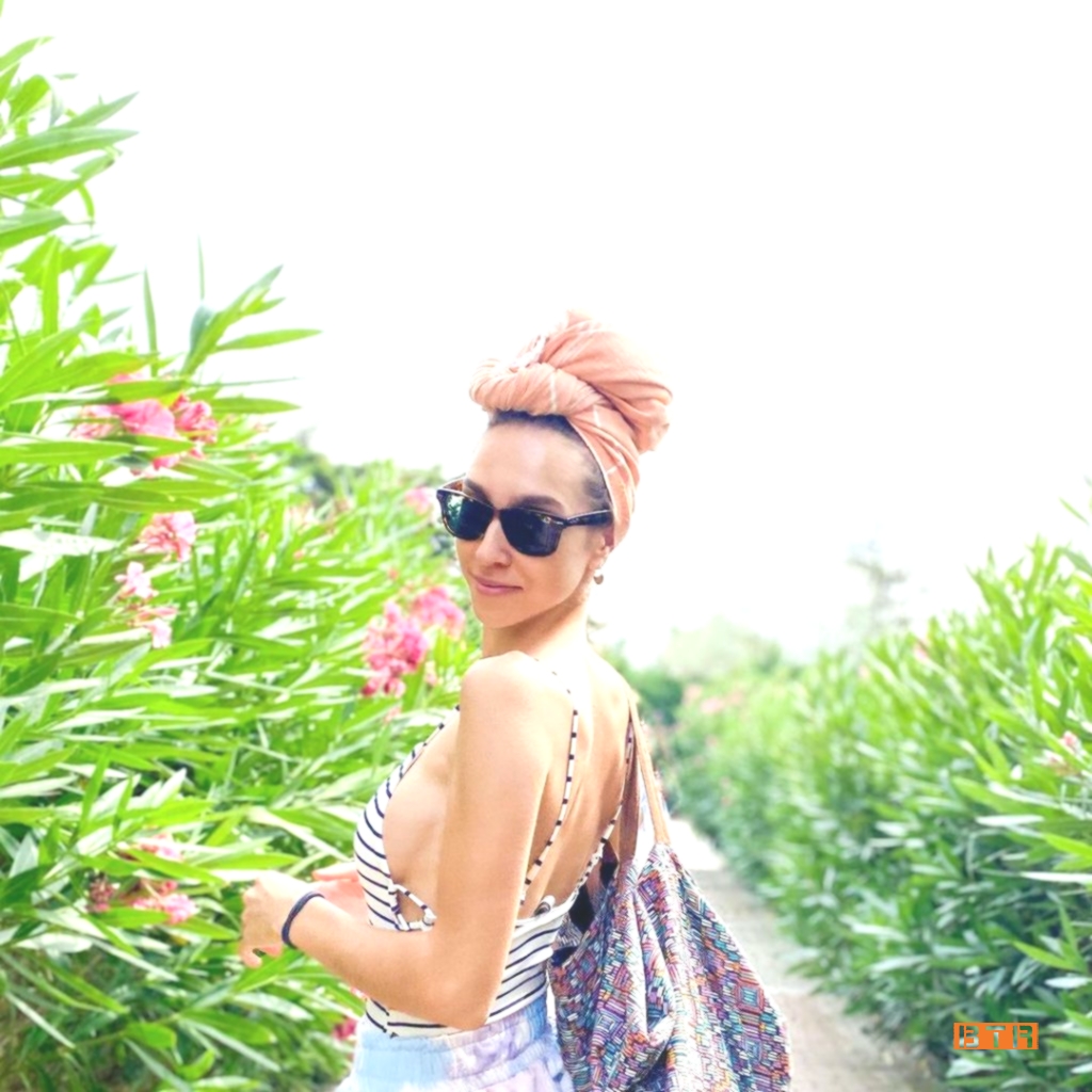 Zeynep Parla Kimdir? 19 zeynep parla 18